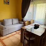 Διαμέρισμα Rozsa 2 *
