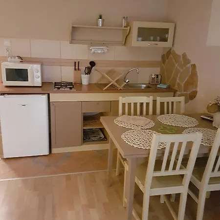 Διαμέρισμα Rozsa 2 *
